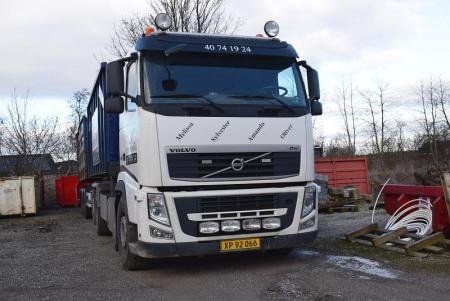 Volvo FH 420 6X2 year. 2010 driven about 350.000 km, with container hoist / crane marked. Hiab 244 EP-4 Hipro year. 2016