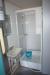 Behälter mit elektrischer Heizung, Kühlschrank, Mikrowelle, Dusche, WC und Umkleideschränken