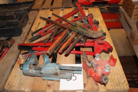 Pallet with div. Ridgid pipe wrenches +
