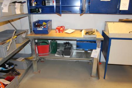 Work bench, length: 150 cm, D: 78 cm + content in tray