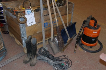 Pallet with various articles, including vacuum cleaner