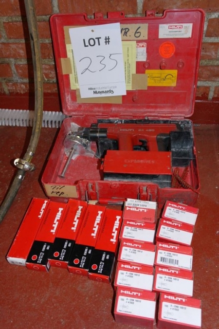 Bolt gun, Hilti DX 4450 + bolts