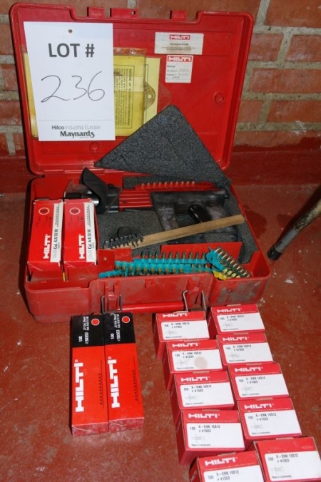 Bolt gun, Hilti DX 650 + bolts