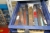 Reol med gevindværktøj: gevindtapper, matricer for rørbukker, (3) skærehoveder for Ridgid