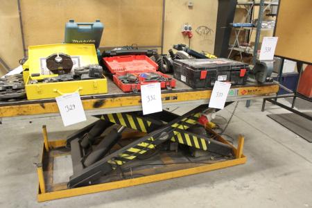 Hydraulic scissor lifted table max 4 tons.