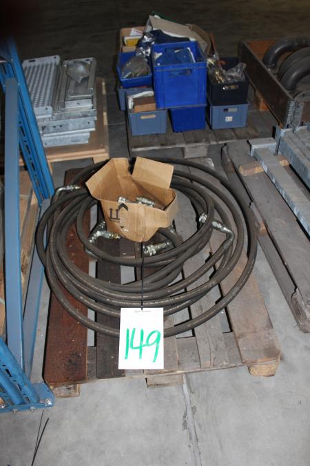 Hydraulic hose with additional couplings.