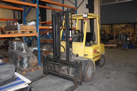 Hyster Diesel truck 3.00 With hydraulic fork side shift and fork assembly max lifting capacity 3 tons max lifting height 320 cm. Without free lifting. Last service 3300 hours, last service made 5-9-2017 year 1996. tower height 225 cm