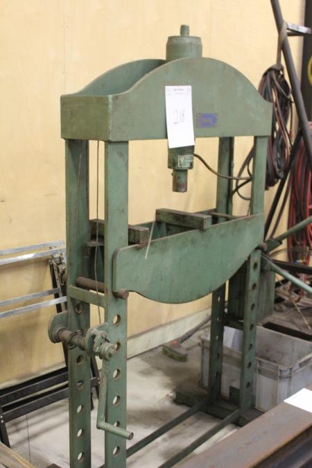 Compac Workshop Press 40 tonnes.
