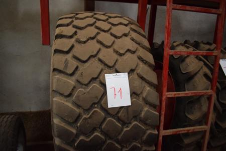 1 piece. 800/60 R32 tires