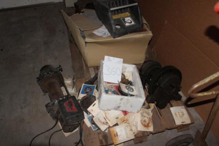 Pallet with div. Among other things. electrical winch (condition unknown) + div. Bearings + polair etc.