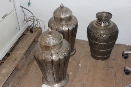3 stk. vaser, H: 51 cm, Ø: ca. 27 cm, udført i tin