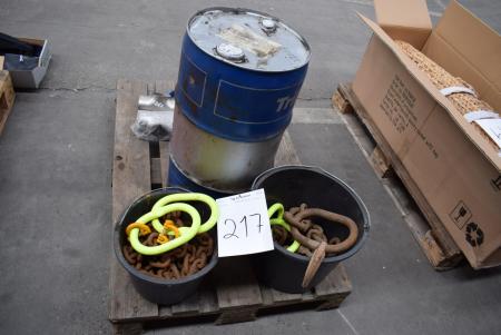 Miscellaneous pull chains + 50 L olietrommel