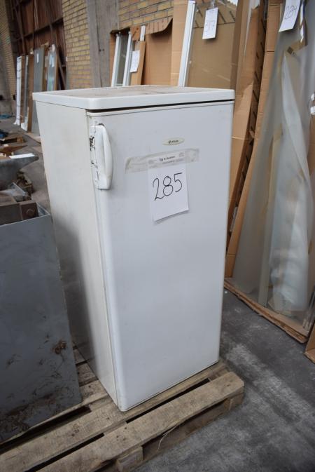 Kühlschrank markiert. Atlas H 125 cm