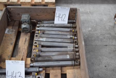 11 pcs hydraulic cylinders + gear