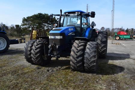 New Holland TM 140, year. 2001 hours 6862, 4WD, front sight, aircon., Good sized tires, twin wheels all around