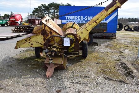 Wood chipper with PTO