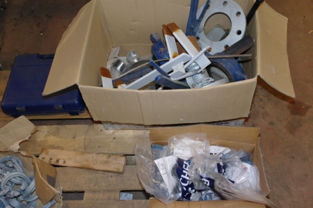 Various pipe fittings, valves, (5) steel cabinets with content + pallet with valves and more