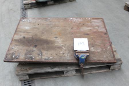 Værktøjsbord med skruestik defekt 150x75 cm