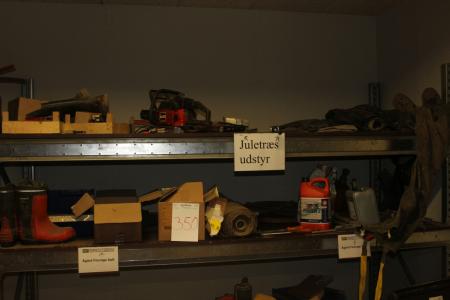 Various chainsaws, boots. Cleansing belt oil clothes and more.