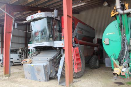Combine harvester Massey Ferguson Model 7278 year 2008 with 25 foot wagon cart. Have been in service after harvest.