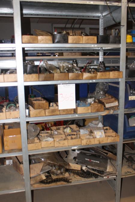 Contents of 1-grade steel rack miscellaneous Hydraulics and chain accessories.