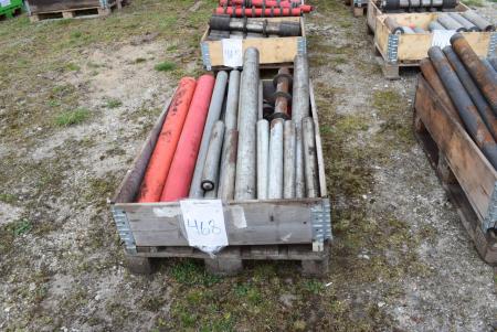 Pallet with rollers for conveyor belts
