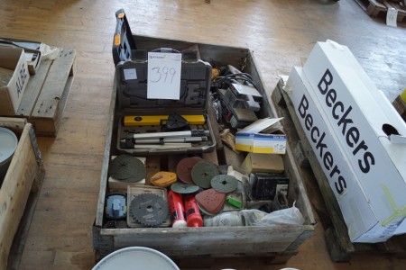 Various power tools including grinding paper.