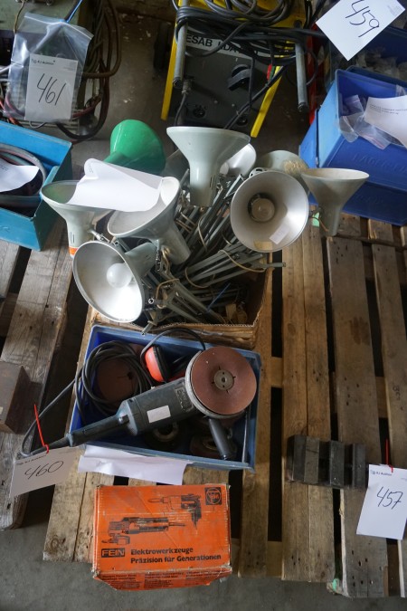 Angle grinder with grinding paper and threaded machines + 10 pieces of architectural lamps with table fittings.