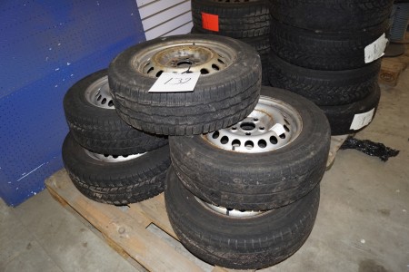 4 pcs 215/65 / R16C + 1 tires