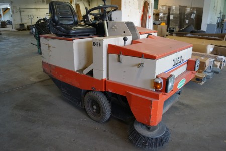 Dulevo 90DR Gasoline powered Sweeper with collector tested ok. 210x105 cm