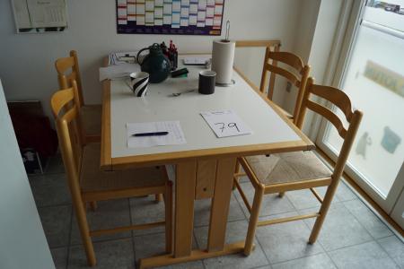 Kantinebord med stole. + mikroovn + bord + tallerkener køkkenudstyr fastmonteret medfølger ikk ej heller Hårde Hvidevare