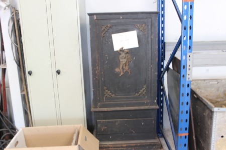 Antique safe - with associated keys