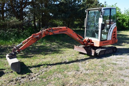 Mini excavator marked. Schaeff HR13 with extra shovels. Time Number 4147