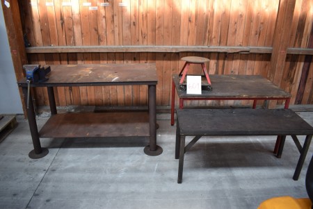 Workshop table vise with L 140 x W 73 x H 88 cm + workshop table L 119 x W 80 x H 73 cm + workshop table L 122 x W 45 x H 59 cm + stool on wheels