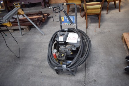 High-pressure cleaner with a petrol engine, not tested