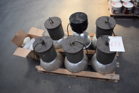 6 pieces. Industrial lamps with new bulbs