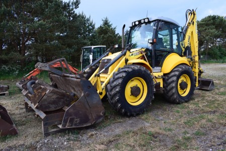Trencher marked. New Holland 115.B, with scum on the dipper and hydraulic quick coupler. 8 pcs shovels medf. Årg 2,007 hours number 7608