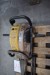 Air hammer with two extra chisels. Not tested, marked. Atlas Copco