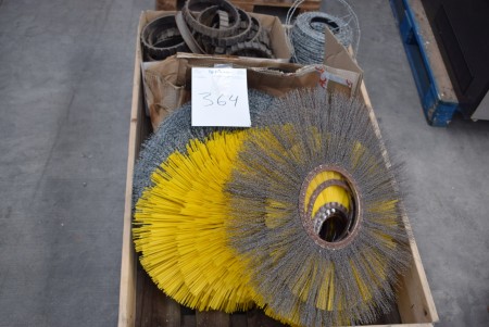 Pallet with various wheels and brushes