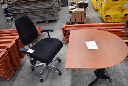 Hæve/sænkebord med kontorstol