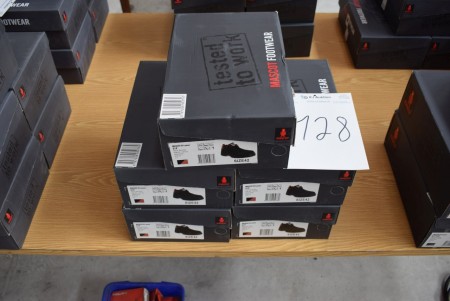 5 pairs of safety shoe size 42