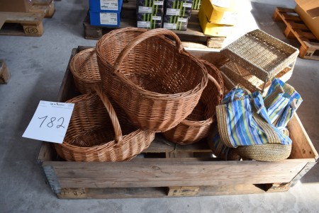 Pallel with baskets, beach bags, curve baker