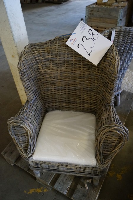 2 pcs. braid chairs for children, H: 76 cm. B: 62 cm. D: 37 cm.