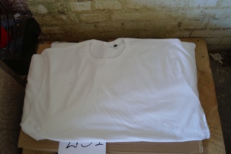 En kasse med T-shirts hvid, 6 XL -  25 stk.
