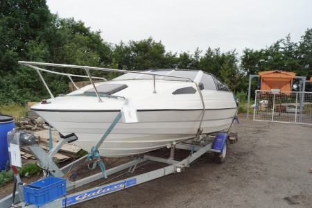 Speedboat mrk. Unknown 16 feet V8 5L missing completion, Z drive included, Engine not tested. Boat trailer is not included.