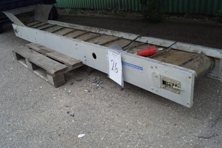 Conveyor belt, L: 300 B: 40 cm., Ribbon runs inclined.