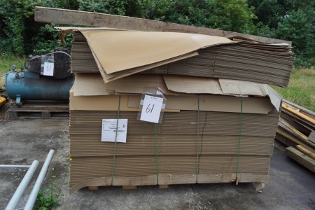 A lot of cardboard boxes approx. 100 pieces. L 119 cm 79 cm, H 75 cm