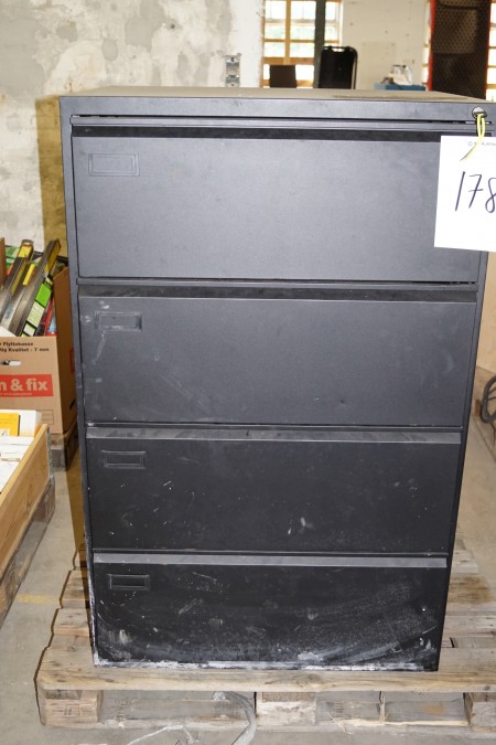 Large steel cabinet with 4 drawers, H: 132 B: 84 D: 62 cm.