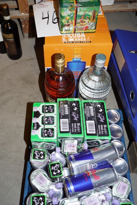 2 kasser Cuba Orange Vodka 70 cl, 2 fl. 1,5 L Captain Morgan Rom, parti Redbull samt cirka 100 fl. 0,2 cl Kleiner Feigling. 3 småkasser unterberg