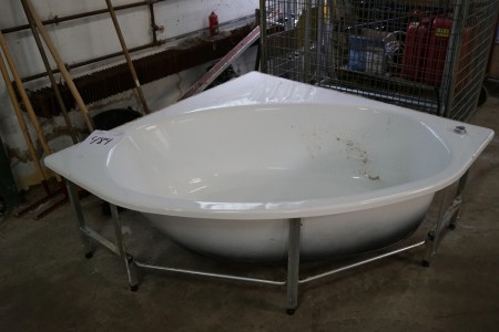 Corner bathtub without front 137 x 137 cm.